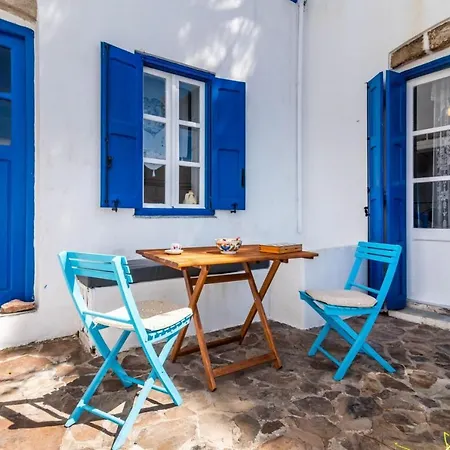 Venus' Hug In Tatil Evi Plaka (Milos)