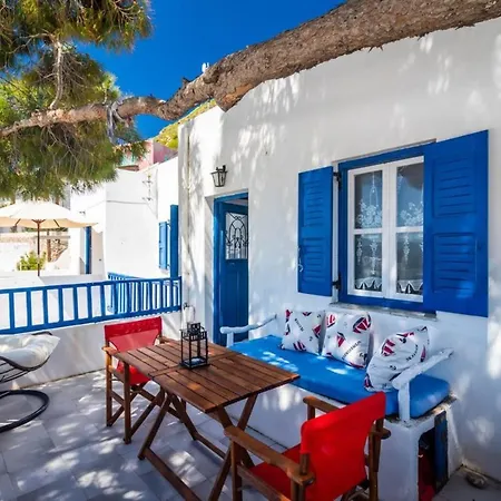 Venus' Hug In Plaka *