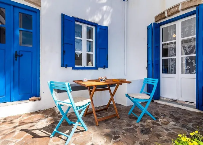 Venus' Hug In Tatil Evi Plaka (Milos)