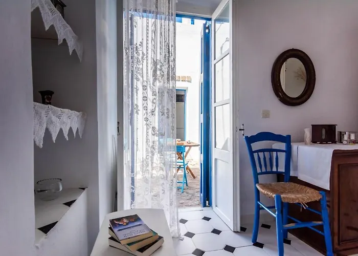 Venus' Hug In * Plaka (Milos)