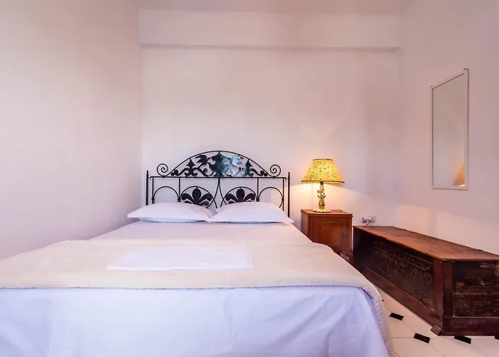 Tatil Evi Venus' Hug In *