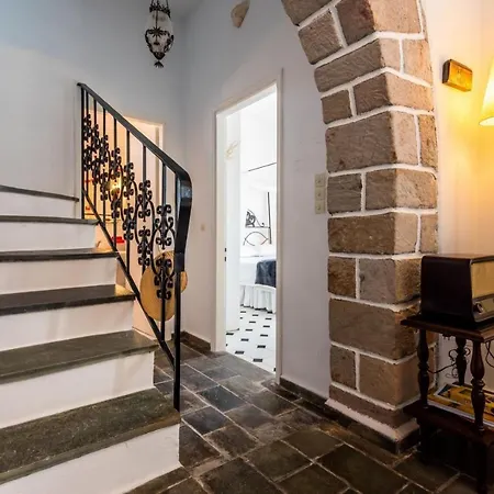 Venus' Hug In Plaka *