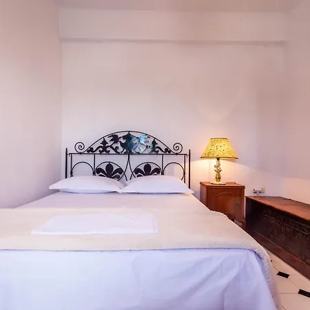 Holiday home Venus' Hug In Plaka *