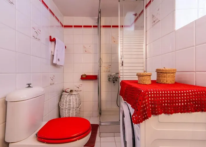 Venus' Hug In Plaka *